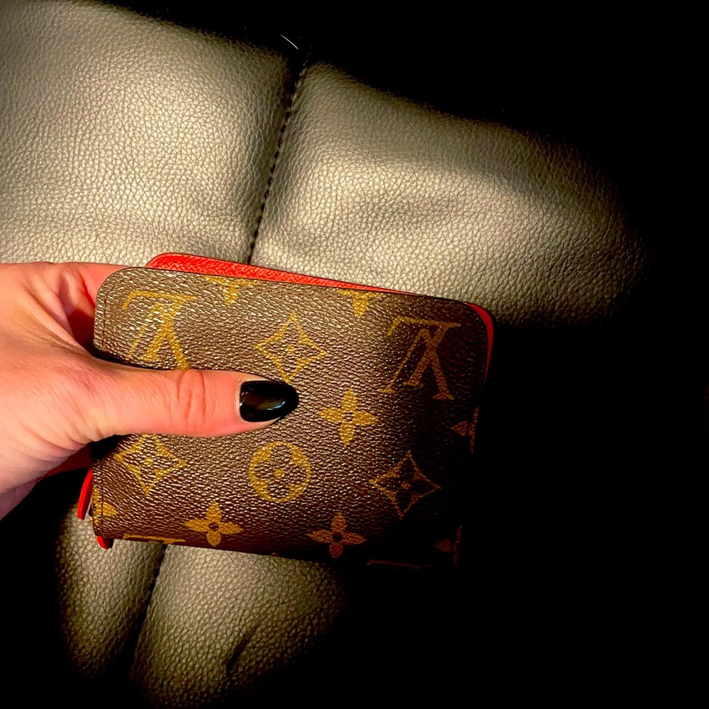 Used LV wallet